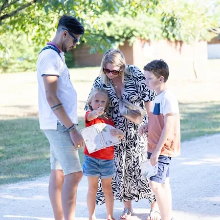 Maison Avec Clim, Animaux Ok - 6 Pers. - Api-1-52-2553 Camping